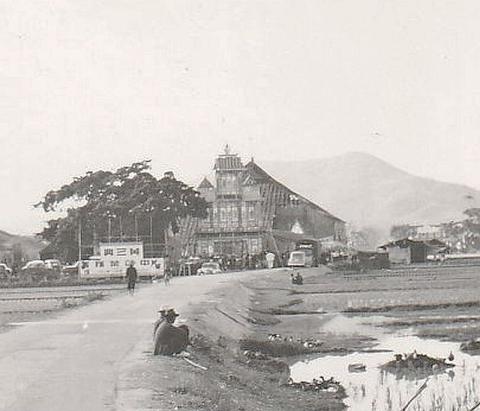 da jui display main facade 1 - 1955