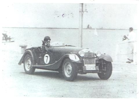 First Macau GP. Dinger Bell in Betsy giving a thumbs up to his team in the pits