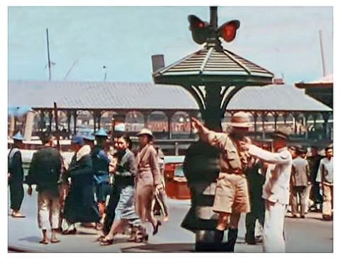 Traffic police pagoda surmounted by traffic lights-1937