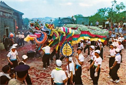 1970 - dragon dance, New Territories