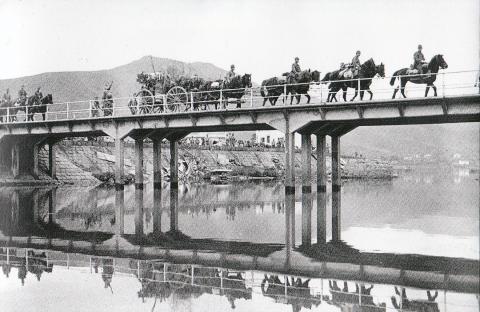 Japanese crossing Kwong Fuk Bridge on 8 December 1941.