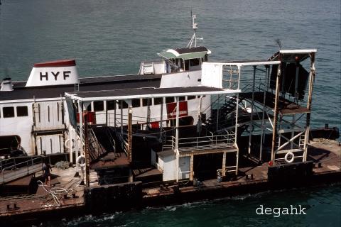 HYF ferry MAN TUN serving as tender to HAI XING a