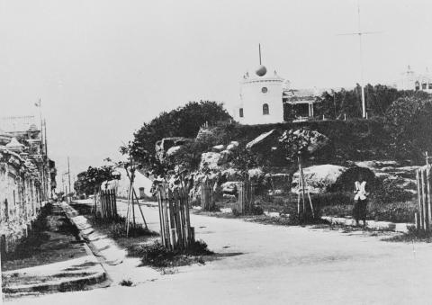 The Marine Police Headquarters Compound and the device for hoisitng Timeballs,Hong Kong, 1908