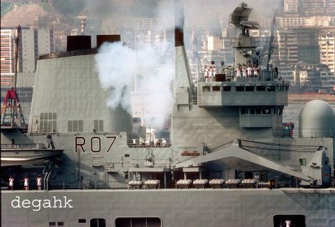 HMS ARK ROYAL R07  Gun Salute HK 23 08 1988