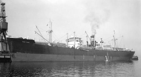1962 - Hong Kong registered s.s.Tung Feng docked at Vancouver