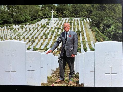 1990 - Jack Edwards MBE at the Sai Wan War Cemetery