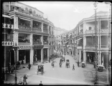 Junction of QRC and Wellington Street c.1895