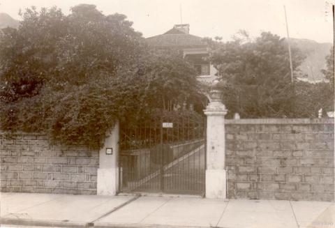 11 Suffolk Rd front gate, 1940