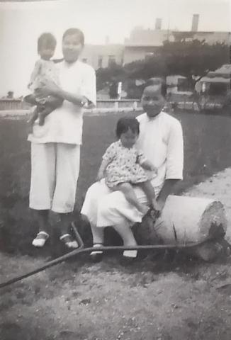 24 Broadwood Road, two amahs and their charges 