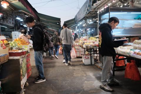 Wholesale market doing retail