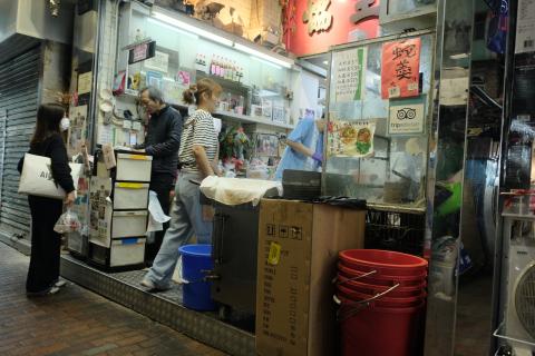 #170 Ap Liu Street, 蛇王協