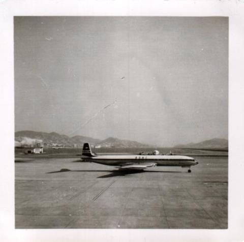 BOAC Comet 4...Kai Tak