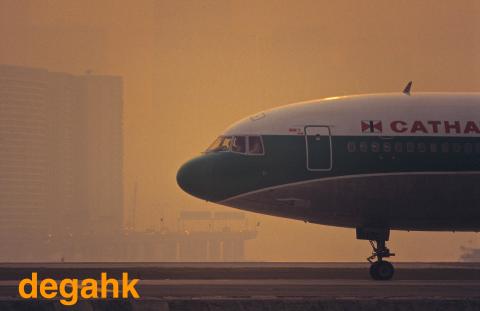 Cathay Pacific TriStar VR-HOI Runway 31 Kai Tak