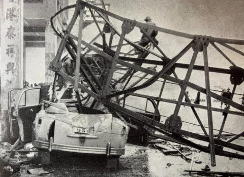 1960 - Hennessy Road in wake of Typhoon Mary