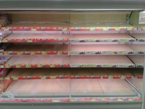 Empty shelves in a supermarket in Tsuen Wan in anticipation of Typhoon Usagi, September 2013