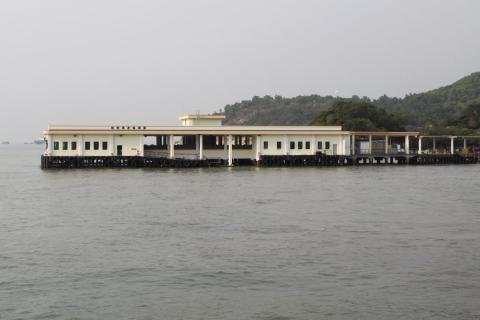 Ferry pier at Yung Shue Wan