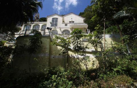 45 Barker Road Villa Blanca