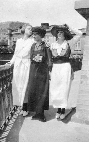 1920s Visitors at Peak Hotel