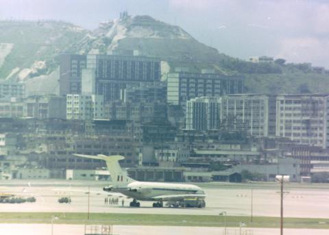 RAF Vickers VC10 XV102 Kai Tak civil airport