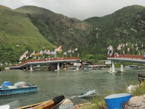 Yim Tin Bridged.  Passage is opened.