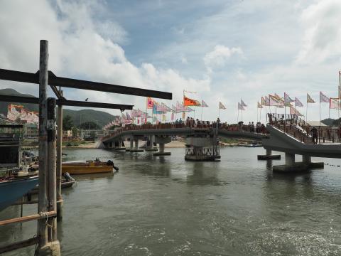 Yim Tin Bridge, on the other side