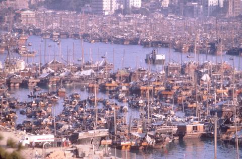 Aberdeen Harbour & Ap Lei Chau, c.1969 (2)