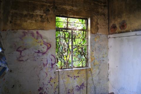Abandoned residence, Victoria Road, Pok Fu Lam