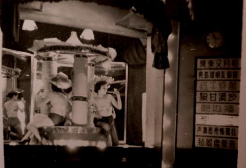 Strippers - Lai Chi Kok Amusement Park - 1953