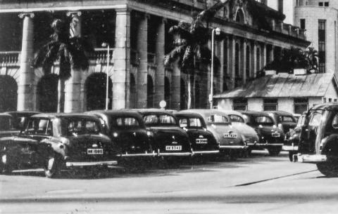 Cars parked in front of the Supreme Court, 1950s