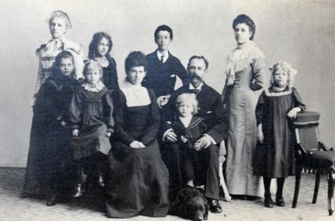 Thomson Family Photo abt 1898