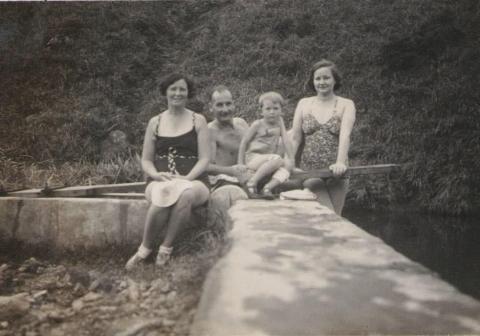 Group on the wall of the swimming pool