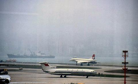 1985 - Concorde leaving Kai Tak