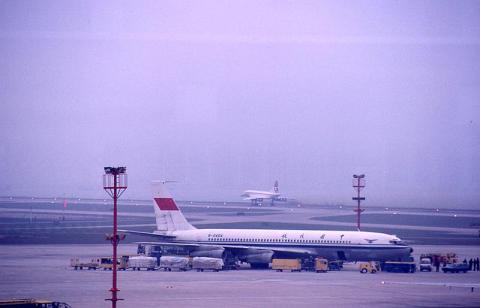 1985 - Concorde leaving Kai Tak