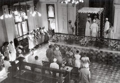 A wedding at the Ohel Leah Synagogue 1950