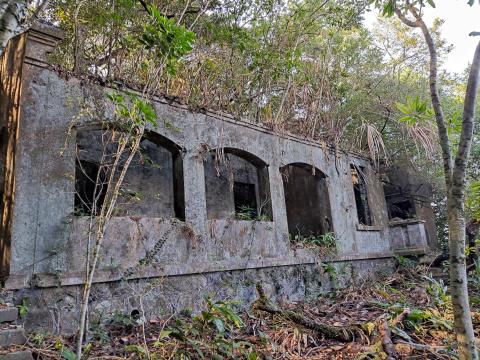 Abandoned Dormitory of Water Supplies Department on Vitoria Peak Close to Radio Station Office-front.jpg