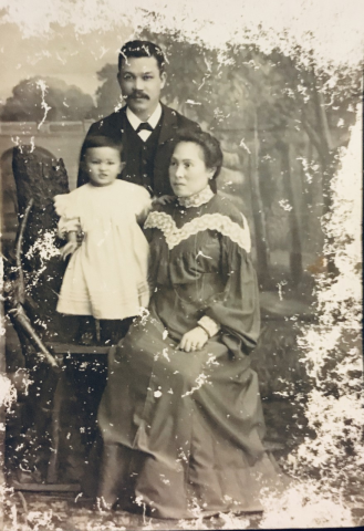 Amaro and Maria Rita Reed with first son Robert Cyril Reed 1904.png