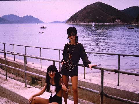 Carmen and Betty Repulse Bay Hong Kong 1970.JPG