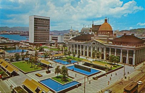 1966 Statue Square and City Hall 