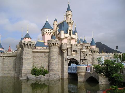 Disney-Land-Hong-Kong.jpg