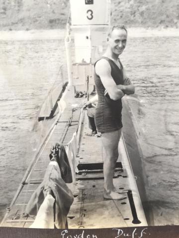 Gordon Duff on HM Submarine L3.JPG