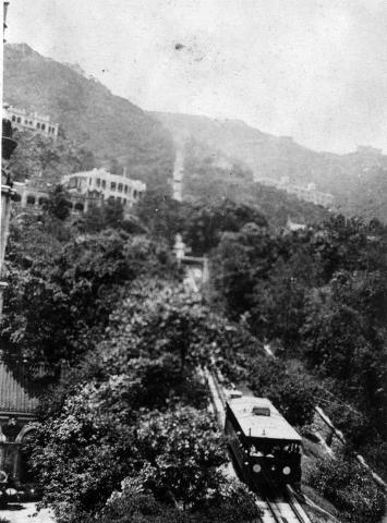 Hong Kong Peak Tram 1920s 109.jpg