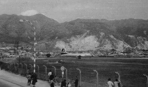 Aircraft landing at Kai Tak