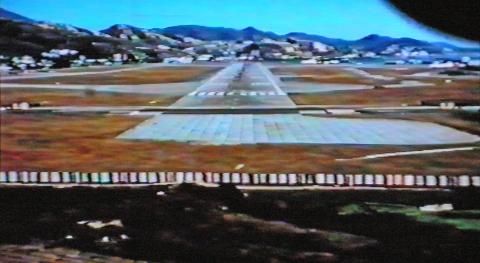 Kai Tak-runway 13-extension pad-pilot's view