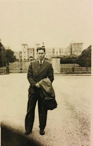 Reggie Reed in London 1946.jpg