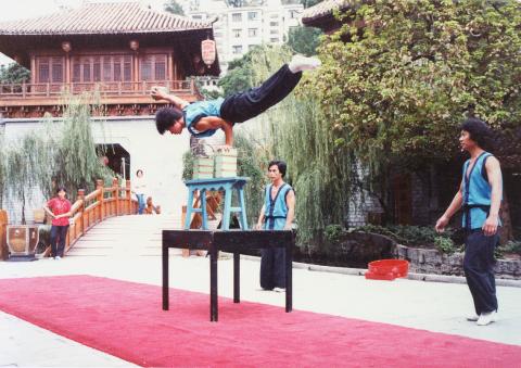 Sung Dynasty village acrobats
