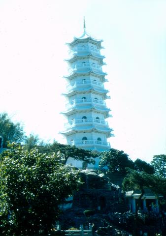 Tiger Balm Gardens, pagoda
