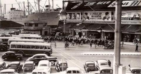Tsim Sha Tsui 1950 Star Ferry Pier.jpg