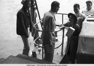 Hong Kong, American evacuees with sailors during World War II
