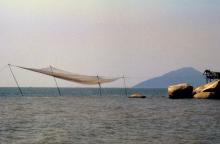 Lung Kwu Tan stake net on beach headland-1983 001
