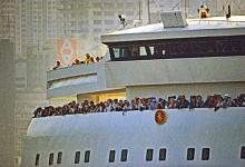 Quen Elizabeth 2 passengers gathered for the ship's berthing-June 1997
